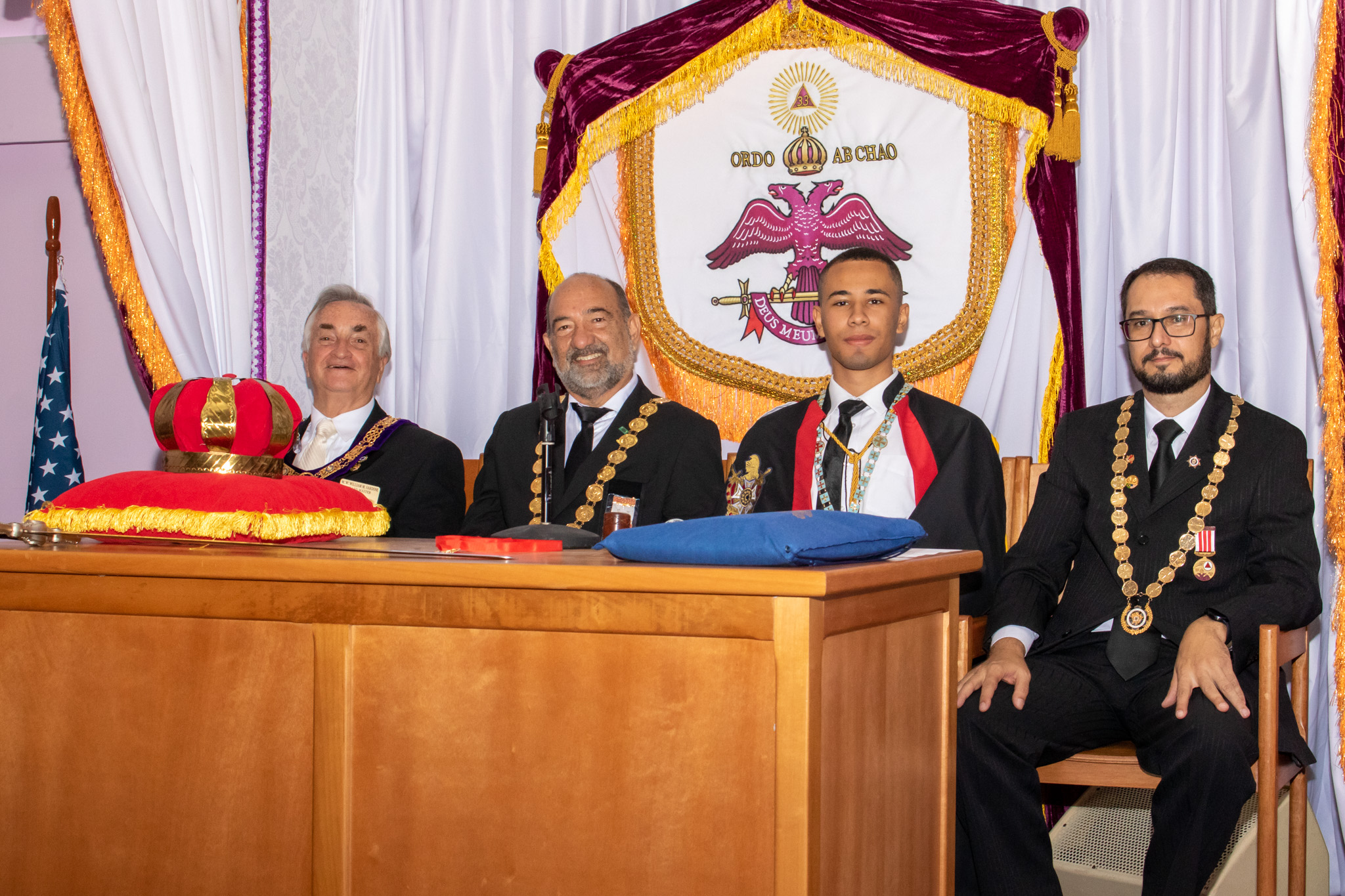 Bill Sardone, Jorge Mege, Gabriel Dalta, Mestre Conselheiro do Capítulo Rio de janeiro Nº 1, e Leandro Temponi, Grande Mestre Nacional Adjunto da Ordem DeMolay para o Brasil.